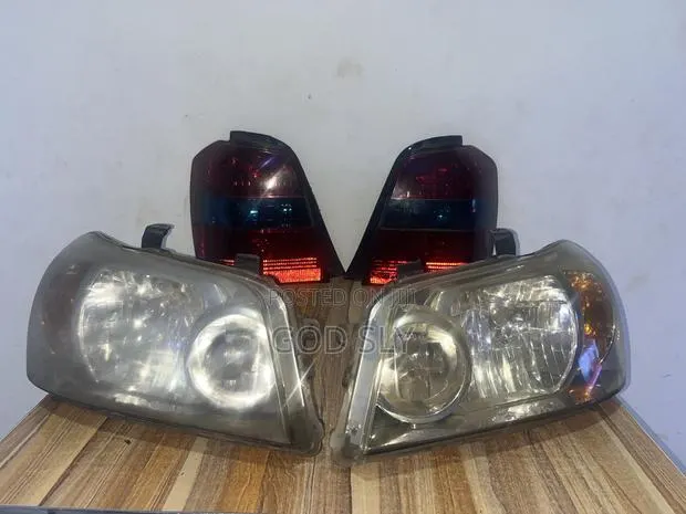 01-07 Toyota Highlander Headlights and Tail Lights · Photo 1