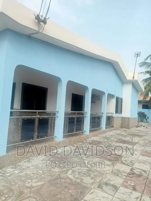 4bdrm Mansion in Executive 4 Bedroom, Tema Metropolitan for rent · Photo 1