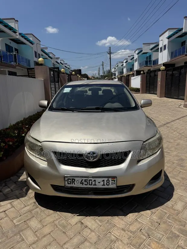 Toyota Corolla LE 4dr Sedan (1.8L 4cyl 4A) 2010 Gold