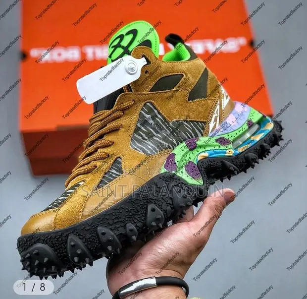 Off White Sneakee · Photo 1