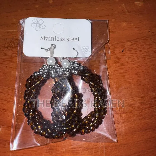 Handmade Beaded Hoop Earrings · Photo 1