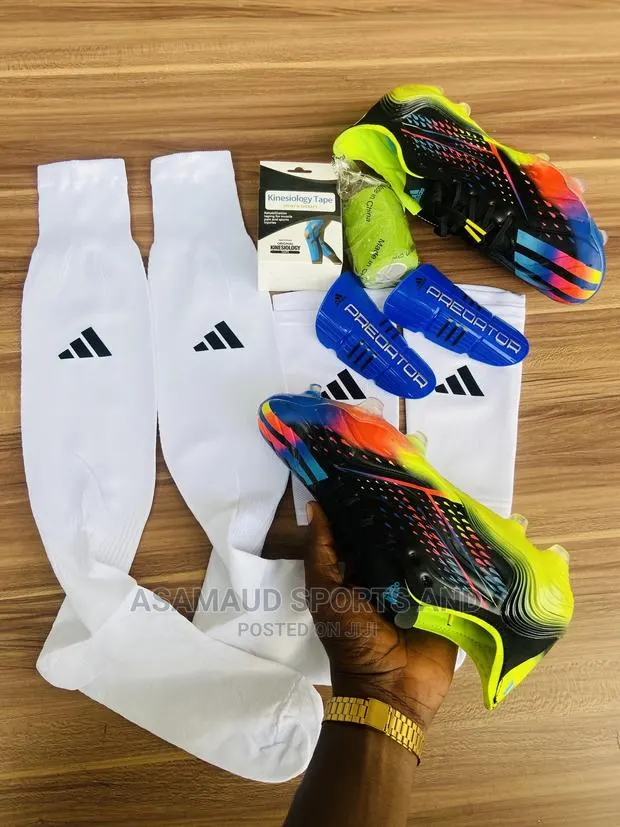 Original Set of Football Boot at Cool Price · Photo 1