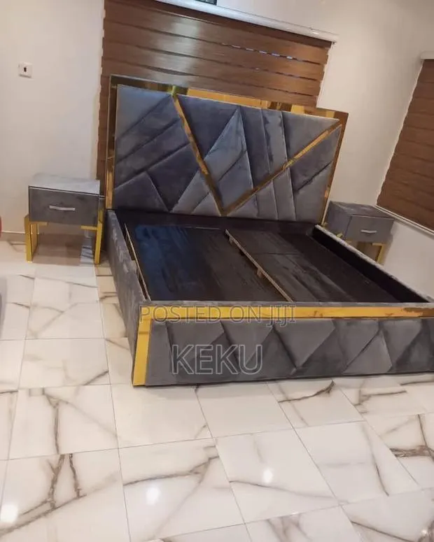 Crazy Lions Bed Frame · Photo 1