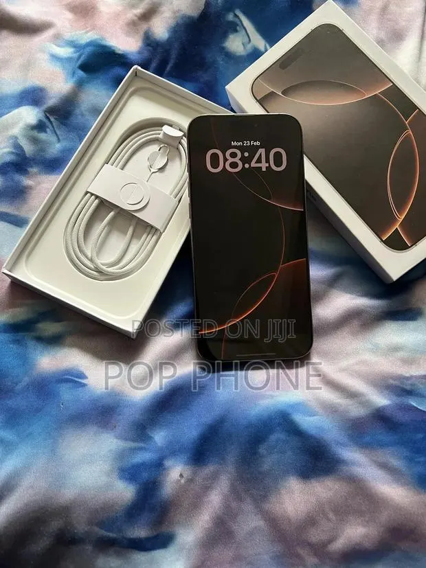 Apple iPhone 16 Pro Max 256 GB Gold · Photo 1