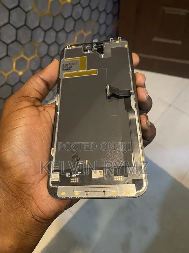iPhone 14 Pro Max Screen Replacement · Photo 1