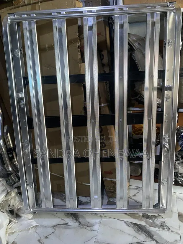 Metal Carrie Rack · Photo 1
