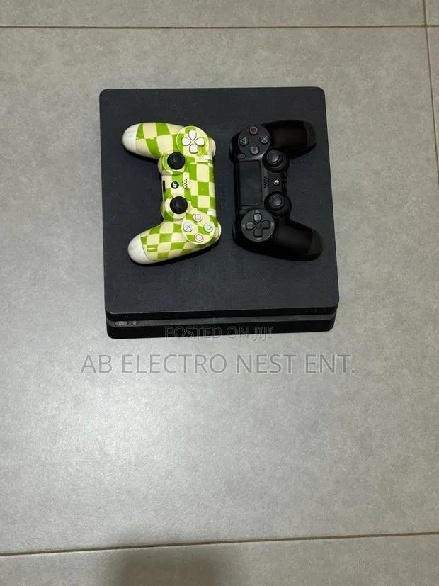 Ps4 Slim With 7 Games Installed With 2 Controllers · Photo 1