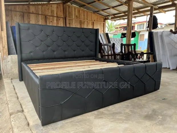 Black Queen Size Bedframe 72x75// Luxurious And Durable · Photo 1
