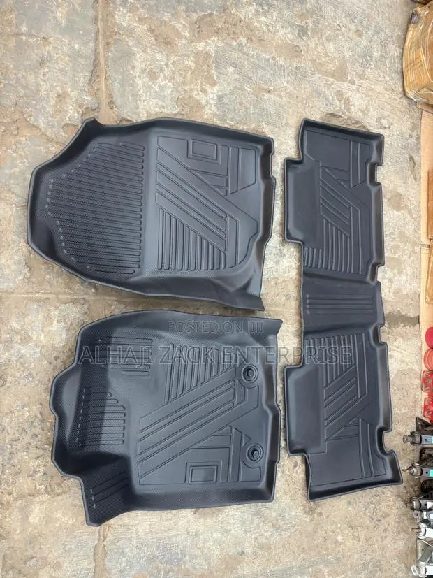 Hyundai ElantraD Floor Mat · Photo 1