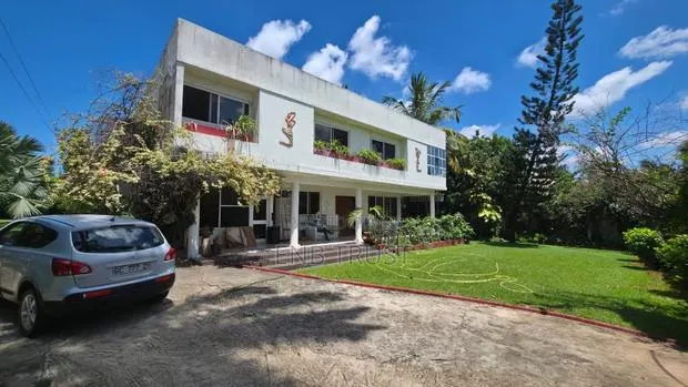 9bdrm Duplex in Airport Residential for rent · Photo 1