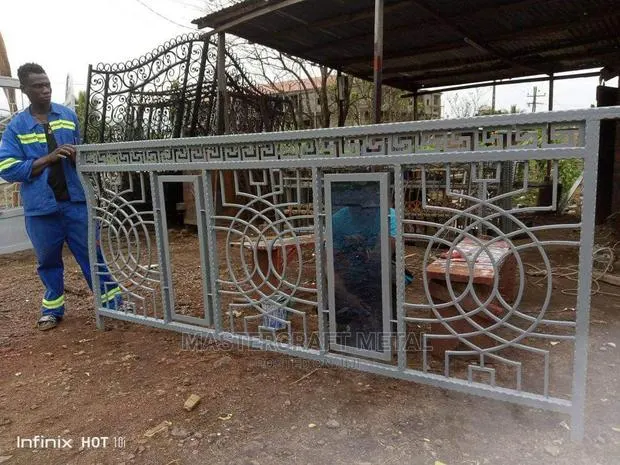 Glass Barrister|Metal Grass Balustrade for Sale · Photo 1