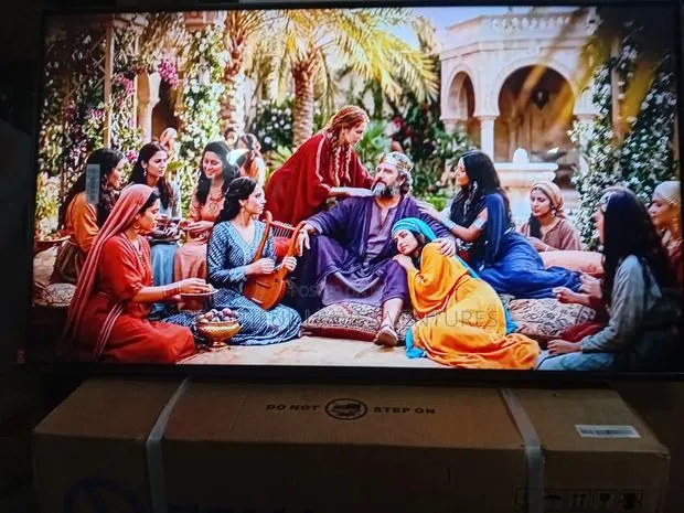 Crystal Clear Samsung 43-Inch Smart Led Television · Photo 1