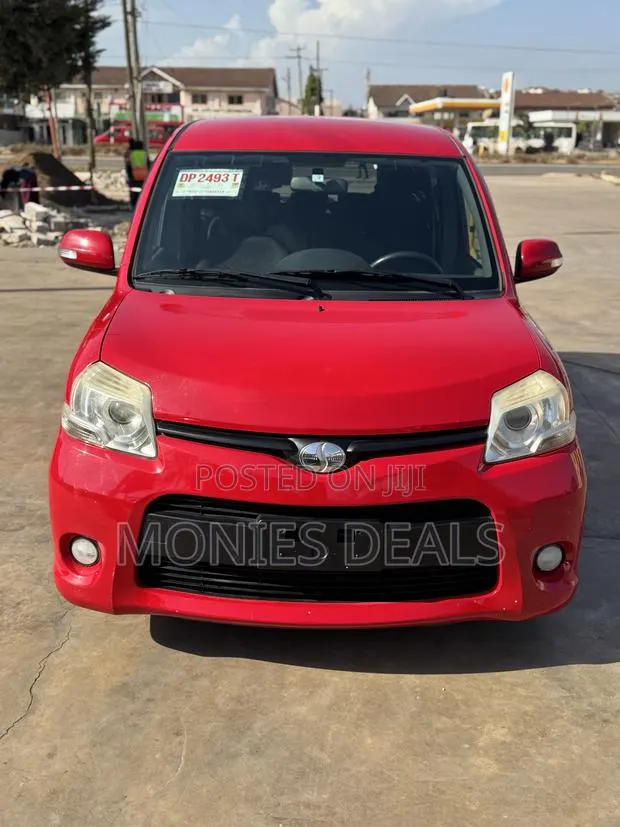 Toyota Sienta 1.5 AWD 2013 Red · Photo 1