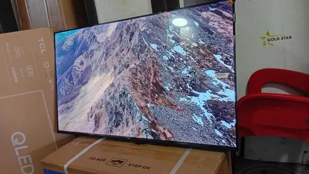 Glowy Spark Live Television 43inches Smart TCL Television · Photo 1