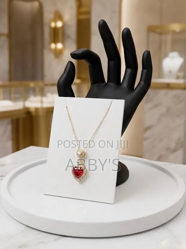 Royal Heart Pendant Necklace · Photo 1