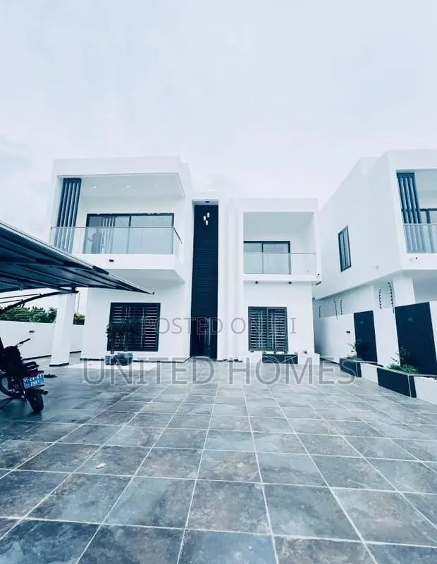 6bdrm House in Achimota for sale · Photo 1