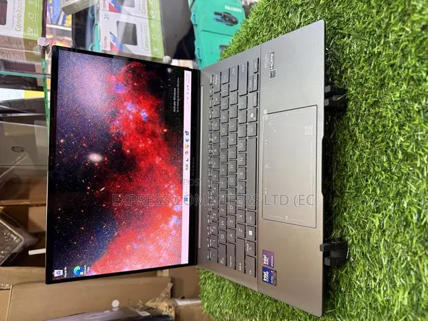 New Laptop Asus Zenbook 14 UX434 32GB Intel Core Ultra 9 SSD 1T · Photo 1