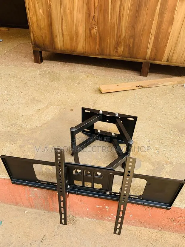 Adjustable Mount for Led TVS Suitable for 32”-80” Screens · Photo 1