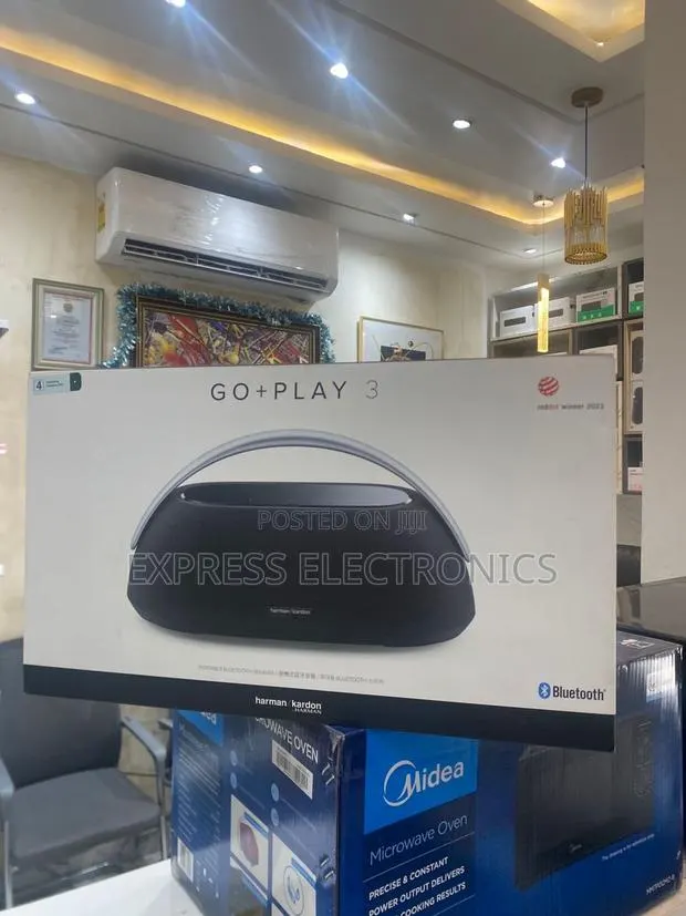 Grab the New Black Harman Kardon Go + Play 3's Sleek Design · Photo 1