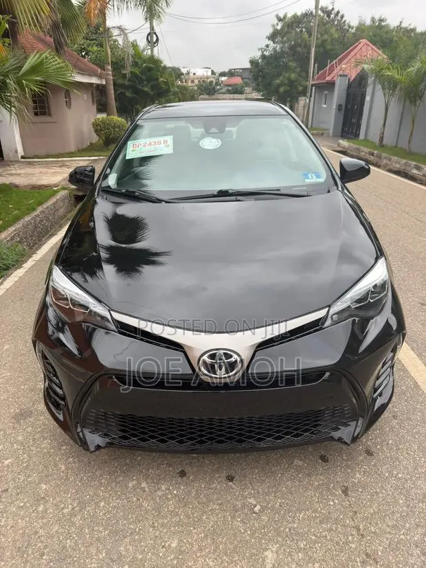 Toyota Corolla 2018 Black · Photo 1