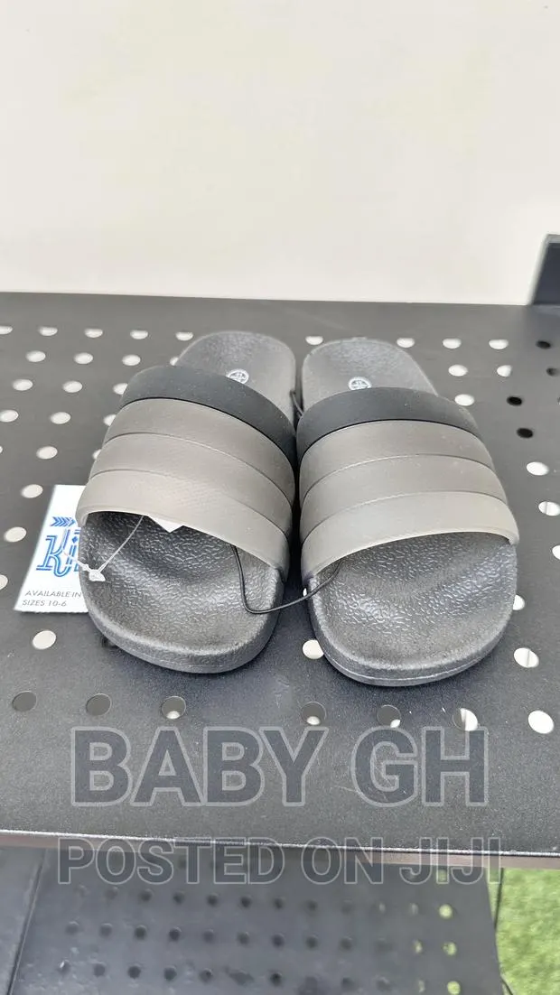 Boys Black Sliders · Photo 3