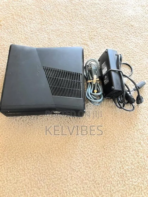 Xbox360 Slim · Photo 1