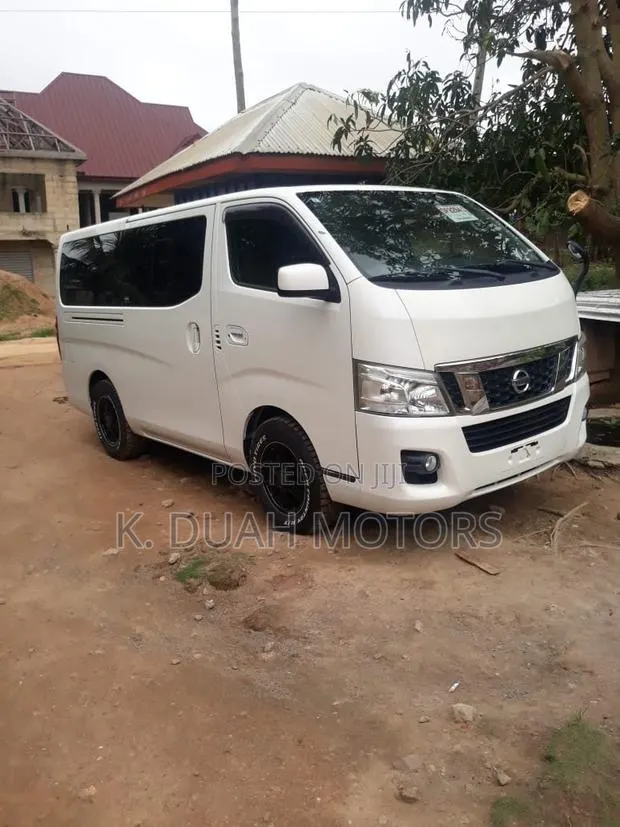 Nissan Caravan (Urvan) 2014 White · Photo 1