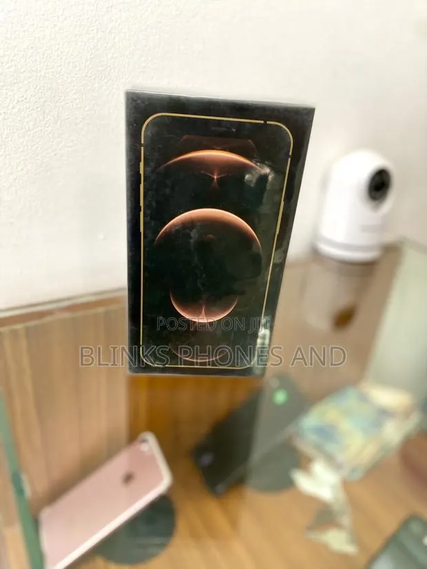 New Apple iPhone 12 Pro Max 256 GB Gold · Photo 1