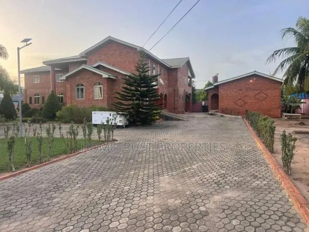 7bdrm Mansion in Kwabenya Acp for sale · Photo 1