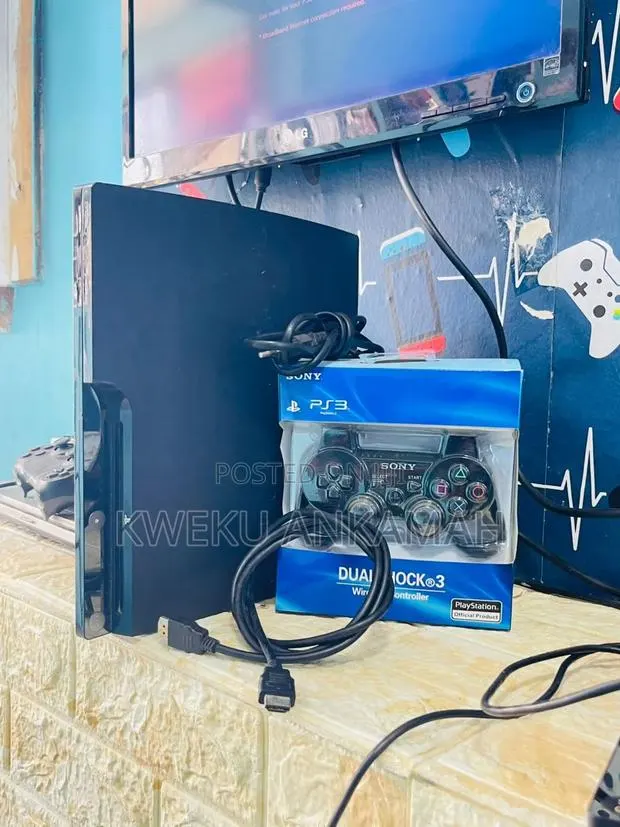 Original Playstation 3 Console With Pad and Games Installed · Photo 1