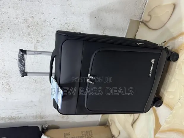 Quality Fabric 24 Inches Medium Size Traveling Bag. · Photo 1