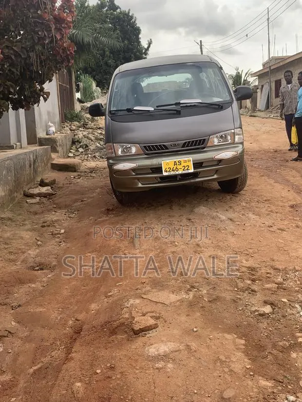 Kia Pregio 2000 Silver · Photo 1
