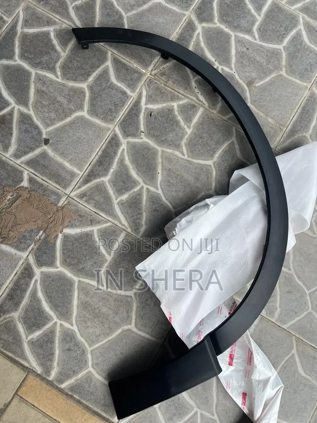 Honda CRV Fender Moulding 2017 2018 2019 2020 2021 2022 · Photo 1