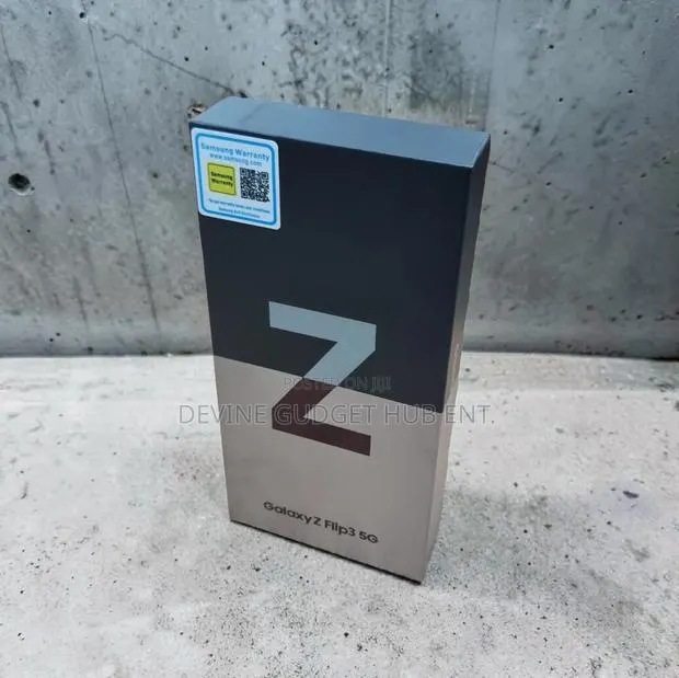New Samsung Galaxy Z Flip 3 256 GB Black · Photo 1