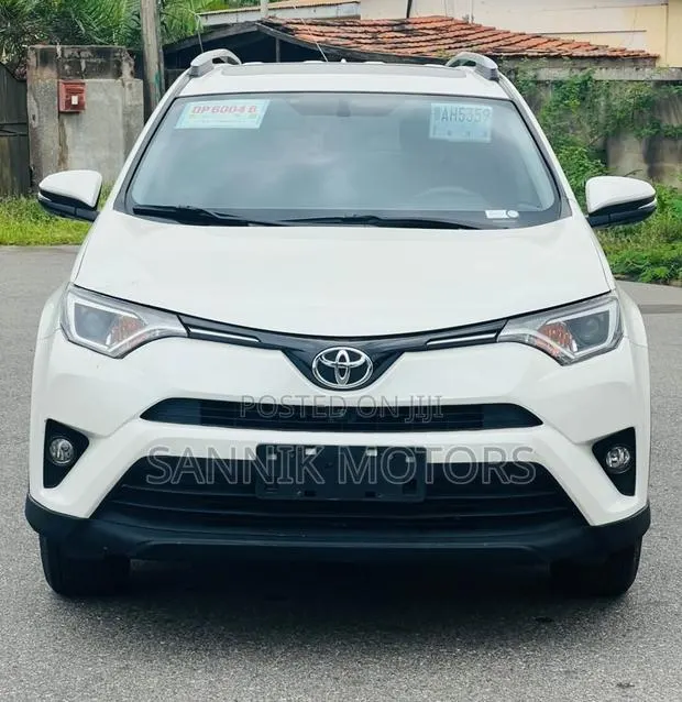 Toyota RAV4 2018 White · Photo 1
