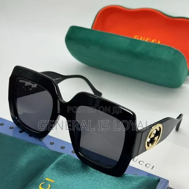 Ladies Gucci Gg0053s Oversized Square Sunglasses in Black. · Photo 1