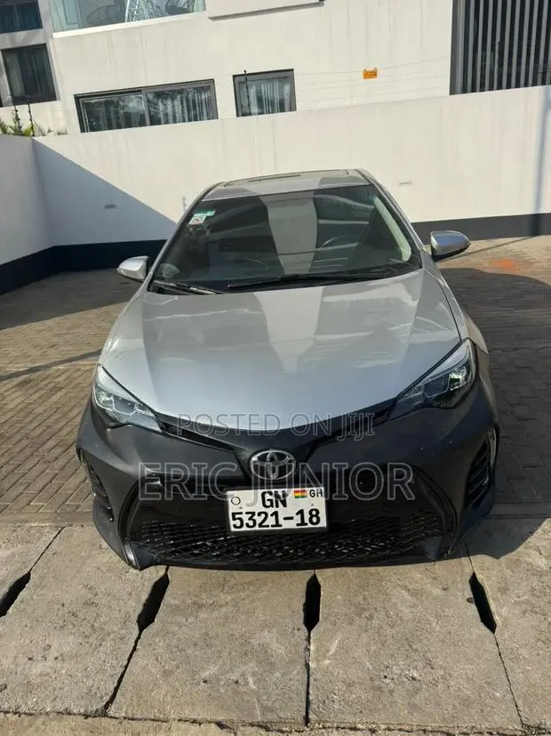 Toyota Corolla S 4dr Sedan (1.8L 4cyl CVT) 2016 Silver · Photo 1