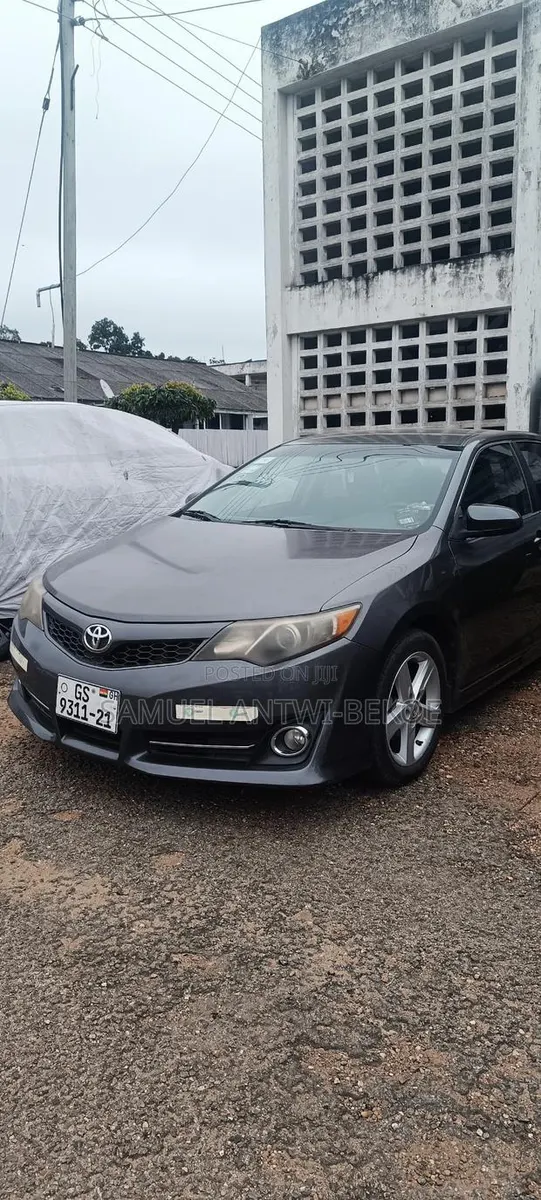 Toyota Camry 2014 Gray · Photo 1