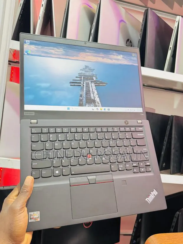Laptop Lenovo ThinkPad T14s Gen 1 16GB AMD Ryzen 5 SSD 256GB · Photo 1