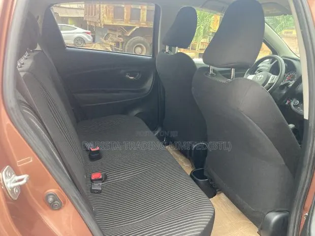 Toyota Vitz 1.3 FWD 5dr 2015 Brown