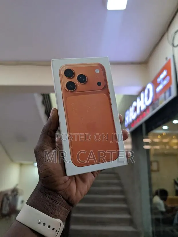 New Apple iPhone 17 Pro Max 512 GB Orange · Photo 1