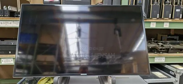Samsung 46" Monitor · Photo 1