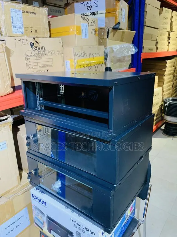 Network 4u Rack Cabinet Heavy Weight Mount With 1 Fan · Photo 1