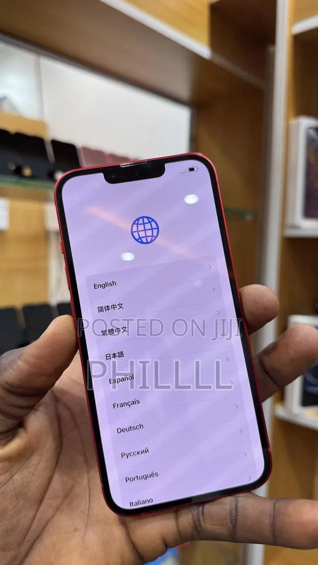 Apple iPhone 13 256 GB Red · Photo 1
