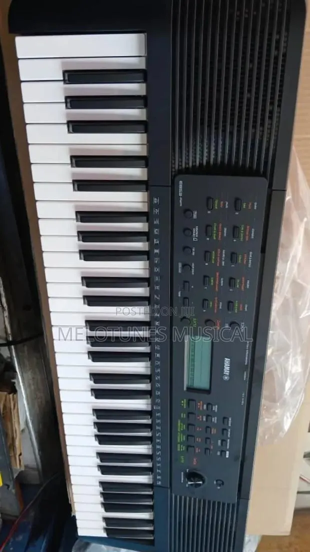 Yamaha PSR-E283 61 Key Portable Keyboard · Photo 1
