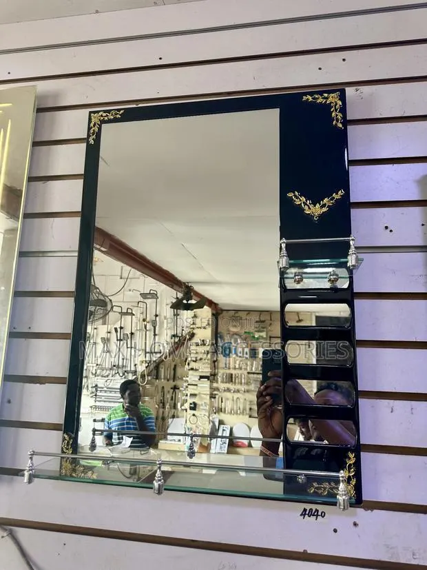 Black and Gold Mirror · Photo 1