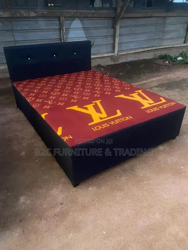 Inbuilt Double Bed · Photo 1