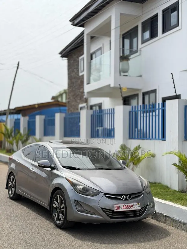 Hyundai Elantra Limited 4dr Sedan (1.8L 4cyl 6A) 2015 Silver · Photo 1