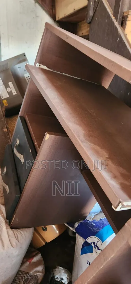 Studio Desk · Photo 1