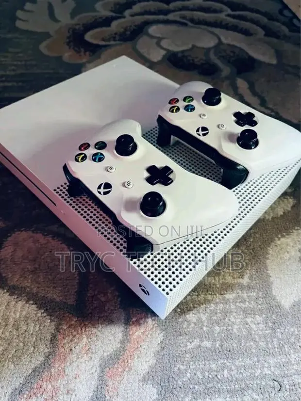 Xbox One S With Games · Photo 1